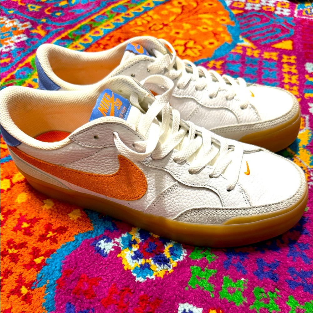 Women's Nike SB Pogo Plus Size 9 White and Orange- WORN ONLY ONCE!